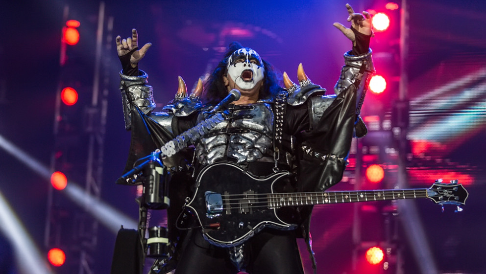 S: SÖHNE

Die während des Songs ‘God Of Thunder’ zu hörenden Kinderstimmen gehören den Söhnen des Produzenten Bob...