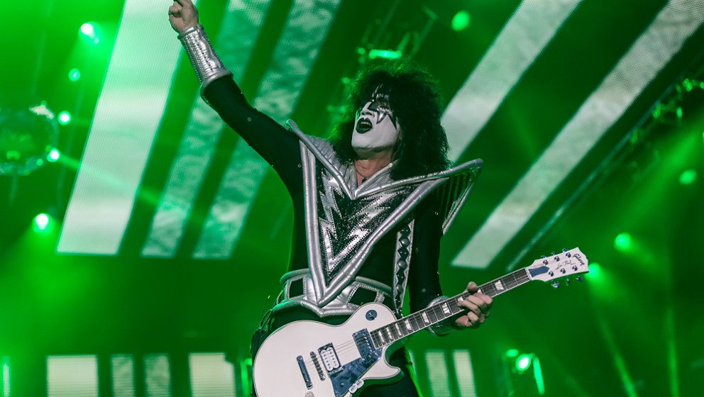 Q: QUEENS

Der erste Auftritt unter dem Namen Kiss fand am 30. Januar 1973 vor drei zahlenden Zuschauern im Popcorn Club i...