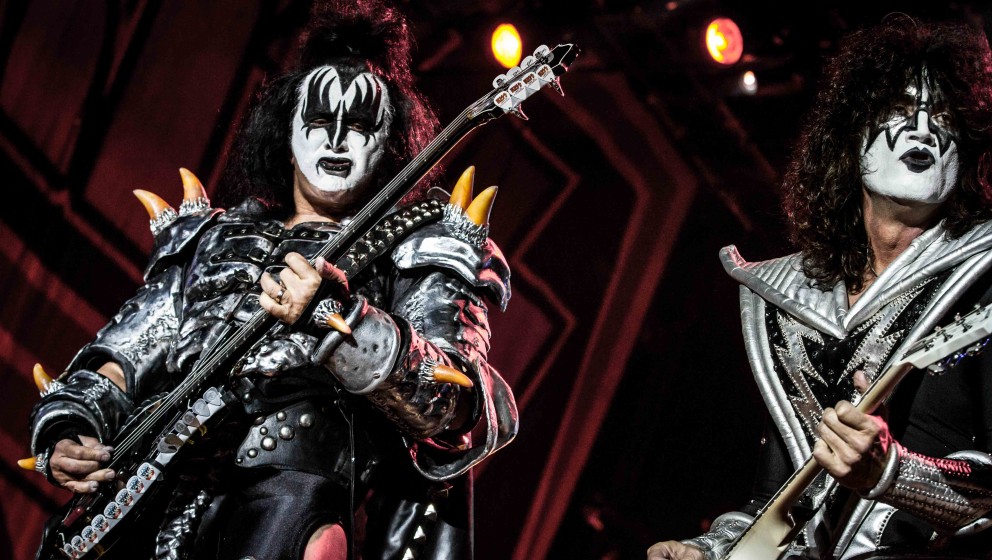 H:HEIRAT

Nach 28 Jahren Partnerschaft und zwei gemeinsamen Kindern heiratete Gene Simmons am 1. Oktober 2011 das Model Sh...