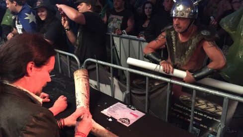 Nightwish bei ihrer Summer Breeze-Autogrammstunde am METAL HAMMER-Stand.