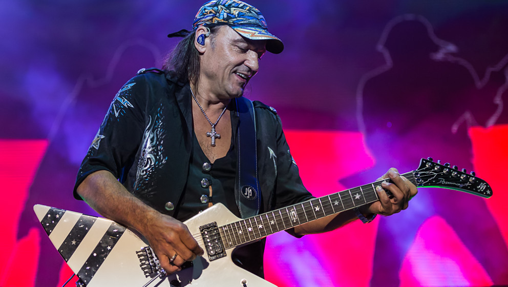 Matthias Jabs mit den Scorpions 2015 auf dem Coburger Schlossplatz