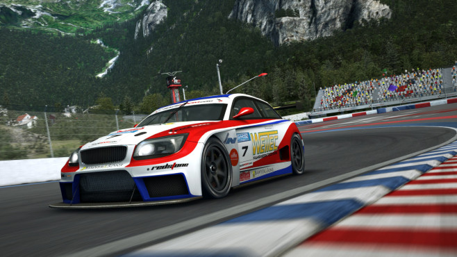 In „RaceRoom Racing Experience“ fordern Sie andere Rennfahrer online zu Duellen heraus und erschaffen Ihre eigene Raci...