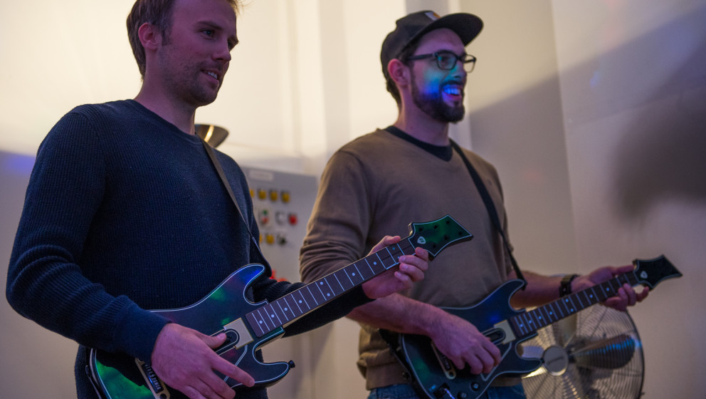 Guitar Hero-Redaktionsbesuch: Bart & Bart vs. Metal Hammer.