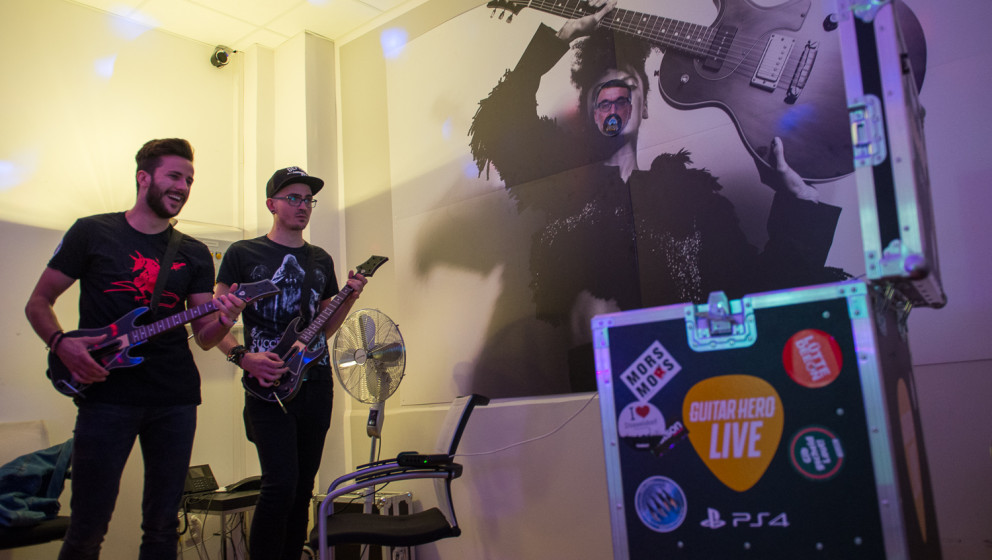 Guitar Hero-Redaktionsbesuch: Bart & Bart vs. Metal Hammer.