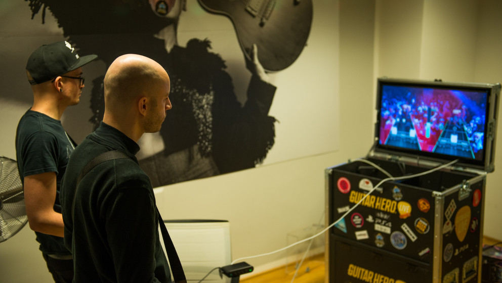 Guitar Hero-Redaktionsbesuch: Bart & Bart vs. Metal Hammer.