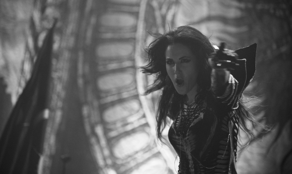 Arch Enemy 18.11.15, Hamburg - Barclaycard Arena_05