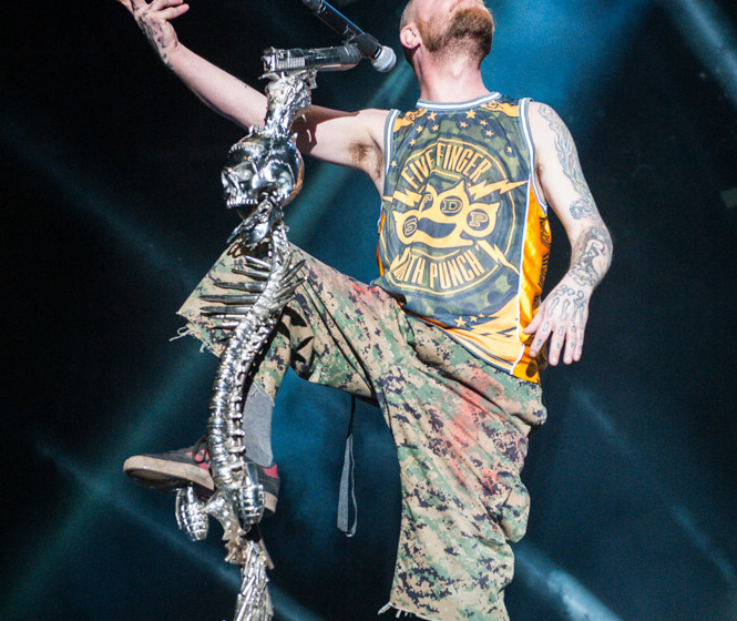 five-finger-death-punch-mitsubishi-electric-halle-november-2015-s-fleischer-146