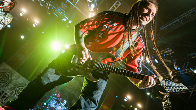 Five FInger Death Punch-Gitarrist Zoltan Bathory