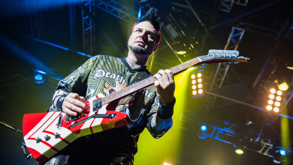 five-finger-death-punch-mitsubishi-electric-halle-november-2015-s-fleischer-173