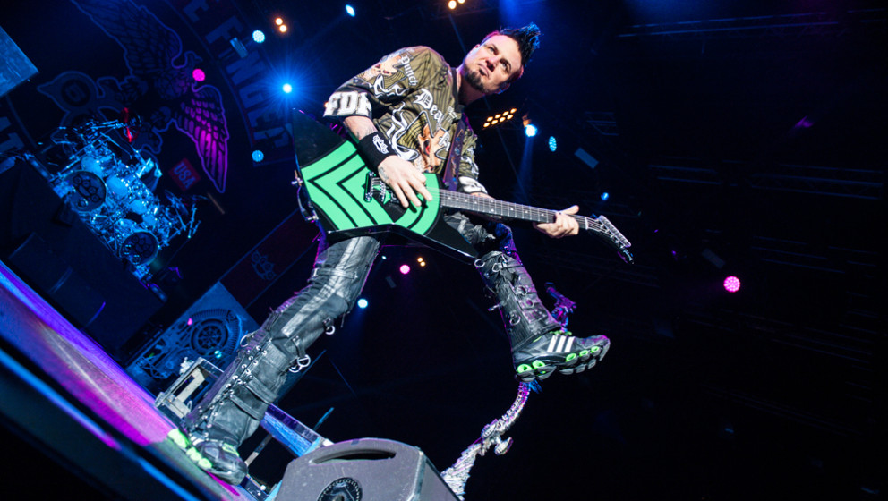 five-finger-death-punch-mitsubishi-electric-halle-november-2015-s-fleischer-40