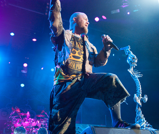 five-finger-death-punch-mitsubishi-electric-halle-november-2015-s-fleischer-53