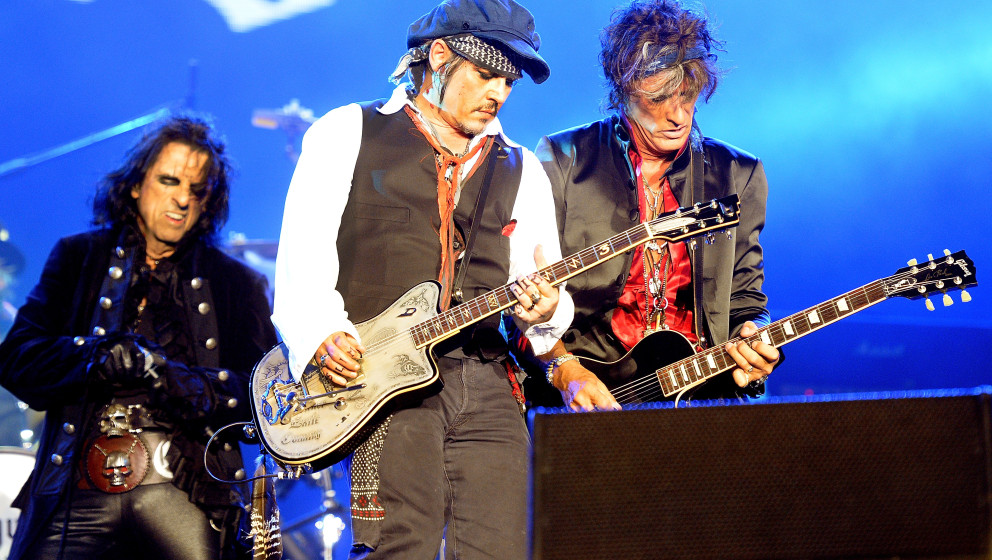 RIO DE JANEIRO, BRAZIL - SEPTEMBER 24:  (L-R) Alice Cooper, Johnny Depp and Joe Perry perform as The Hollywood Vampires durin