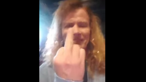 Dave Mustaine Mittelfinger