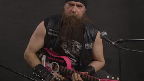 Zakk Wylde und die Hello Kitty-Gitarre.