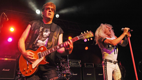 Jay Jay French und Dee Snider bei einem Twisted Sister-Auftritt.