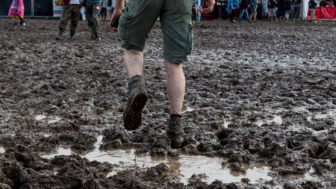 rock_am_ring_2016_unwetter_menschen_schlamm-9
