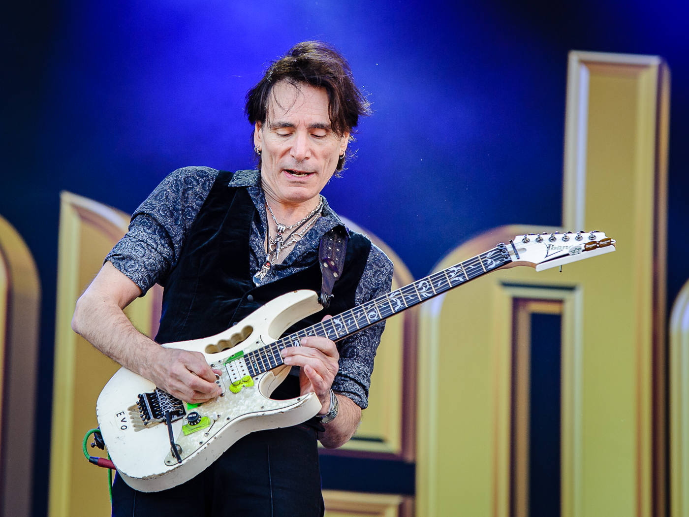 Steve-Vai-huldigt-David-Coverdale