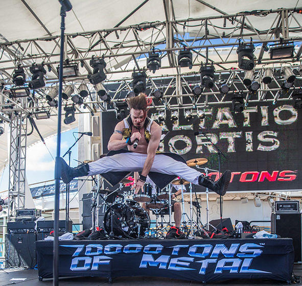 70000-tons-of-metal-2017-11