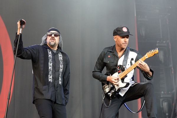 Sänger B-Real und Gitarrist Tom Morello (r) treten am 04.06.2017 mit der Band Prophets of Rage beim Musikfestival 'Rock am R