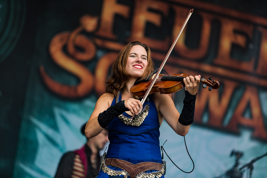 Нивё скрипачка. Скрипачка пришла чтобы репетировать впр 7 класс. Линси стирлинг 2020. Скрипачка пришла чтобы репетировать впр 7 класс. Мальчик со скрипкой фото.