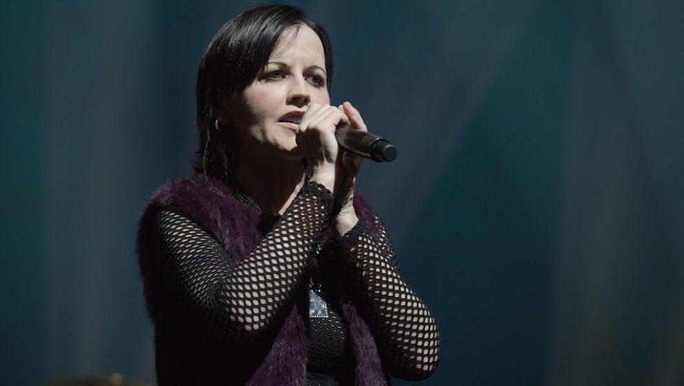 PARIS, FRANCE - MAY 04:  Dolores O'Riordan of The Cranberries performs at L'Olympia on May 4, 2017 in Paris, France.  (Photo 