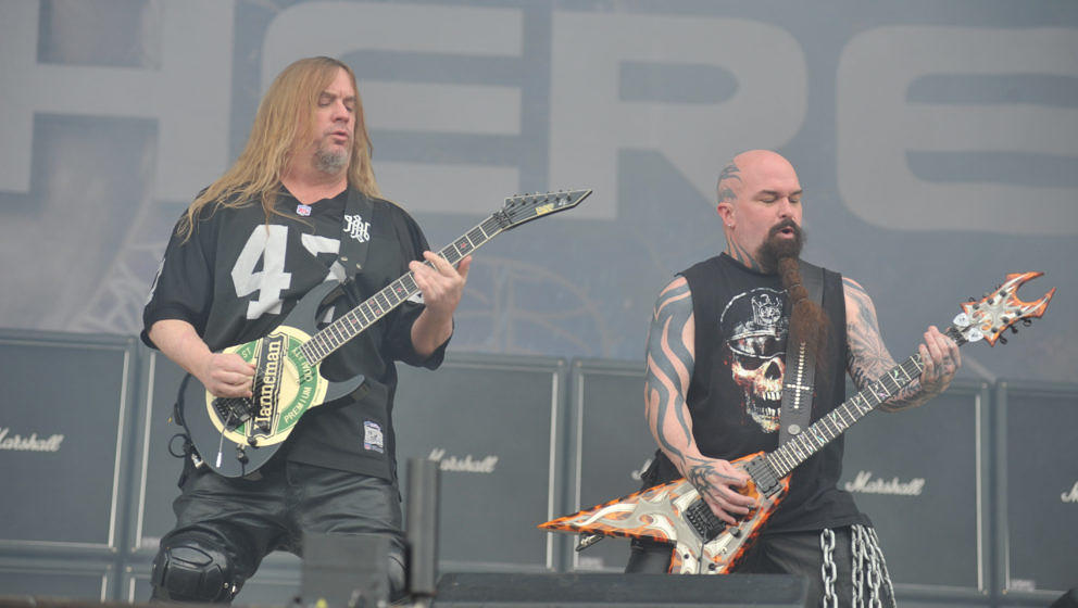 KNEBWORTH, UNITED KINGDOM - JULY 31: Jeff Hanneman (L) and Kerry King of American thrash metal group Slayer performing live o