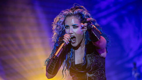 Arch Enemy mit Alissa White-Gluz