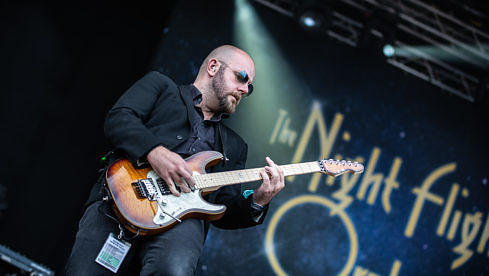 Soilwork-Gitarrist David Andersson hier mit The Night Flight Orchestra beim Summer Breeze 2018