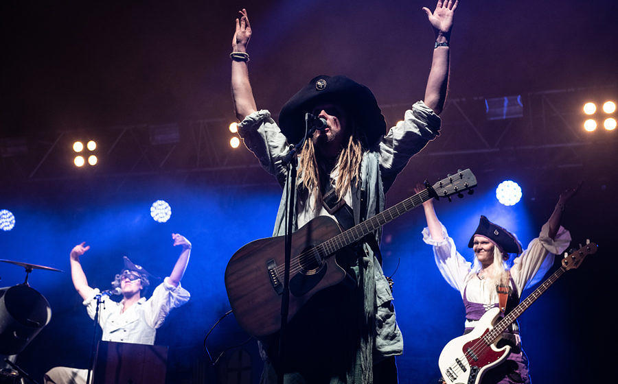 Mr Hurley & die Pulveraffen @ METAL HAMMER PARADISE 2018