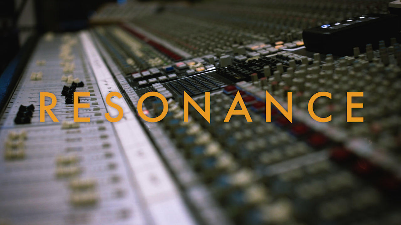„Resonance“ nimmt die Zuschauer mit hinter die Kulissen der Musikproduktion.
„Resonance“ nimmt die Zuschauer mit h...