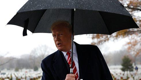 US-Präsident Donald Trump auf dem Friedhof in Arlington, Virginia (Photo by Yuri Gripas-Pool/Getty Images)