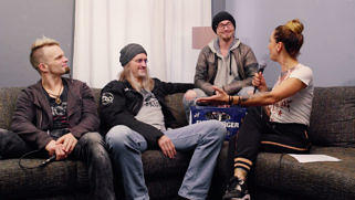 Alea der Bescheidene, Lasterbalk der Lästerliche und Luzi Das L von Saltatio Mortis mit Moderatorin Kate Kaputto