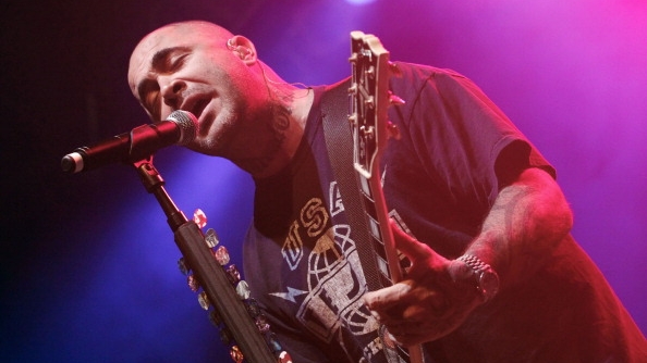 Staind-Sänger Aaron Lewis legt immer so viel Gefühl rein... (Foto: Frank Hoensch/Getty Images)