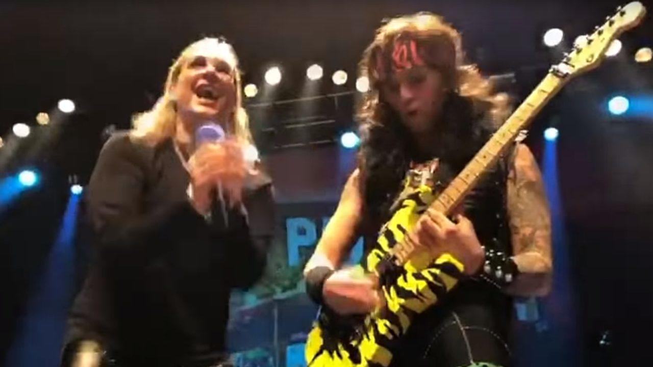 Steel Panther-Sänger macht auf Ozzy Osbourne, und ex Ozzy-Gitarrist Gus G. gibt Steel Panther-Riffer Satcher