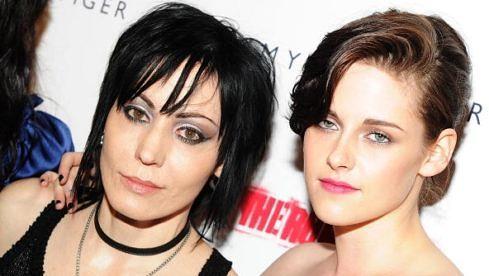 Joan Jett (l.) und Kristen Stewart bei der Premiere des Films "The Runaways" in New York 2010