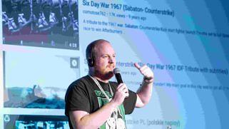 Eden Kupermintz bei seinem re:publica-Vortrag "Metal Music's Vision of the Anthropoeene"