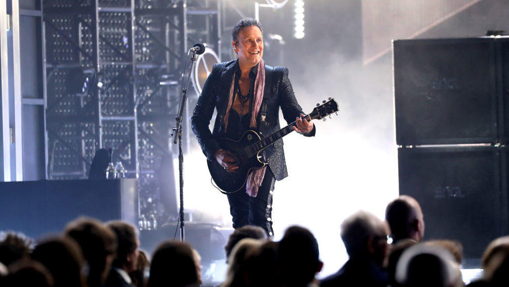 NEW YORK, NEW YORK - MARCH 29: Inductee Vivian Campbell of Def Leppard performs at the 2019 Rock & Roll Hall Of Fame Indu