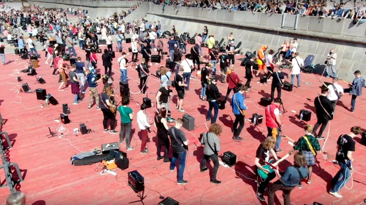 Der von RocknMob organisierte Kiss-Flashmob in Moskau