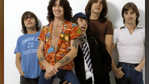 Malcolm Young, Bon Scott, Angus Young, Cliff Williams und Phil Rudd