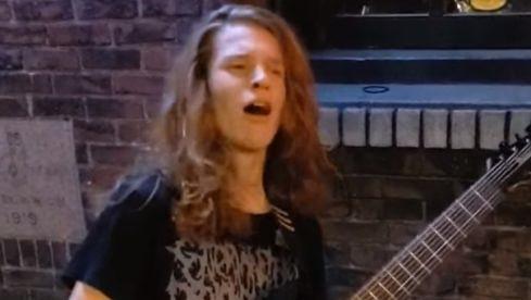 Cameron Nealey von Ancient Burials ist zurzeit offenbar noch zu jung um in Clubs aufzutreten