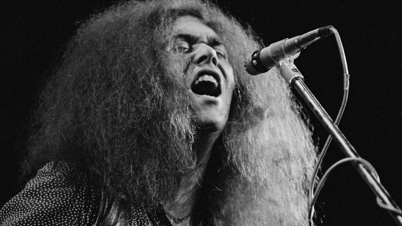 Gitarrist Larry Wallis beim Autritt mit Pink Fairies am 5. Juni 1973