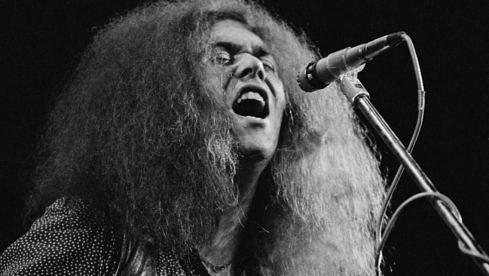 Gitarrist Larry Wallis beim Autritt mit Pink Fairies am 5. Juni 1973