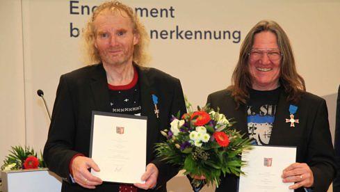 Die Gründer des Wacken Open Air, Thomas Jensen aus Husum und Holger Hübner aus Hamburg, sind am 10.12.19 von Ministerpräsident Daniel Günther mit dem Verdienstorden des Landes ausgezeichnet worden