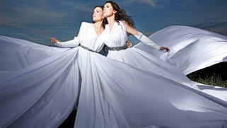 Tarja Turunen (l.) & Sharon den Adel (r.)