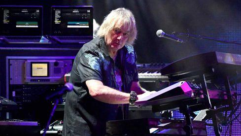 Yes-Keyboarder Geoff Downes beim Auftritt im Ford Theatre am 19. Juni 2018 in Hollywood