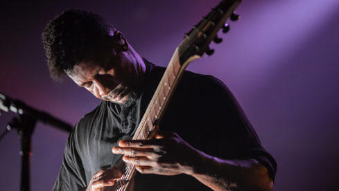 Tosin Abasi zählt zur Speerspitze einer neuen Generation an Gitarrenvirtuosen