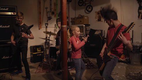 Die Kids von der O’Keefe Music Foundation bei ihrem Pantera-Cover