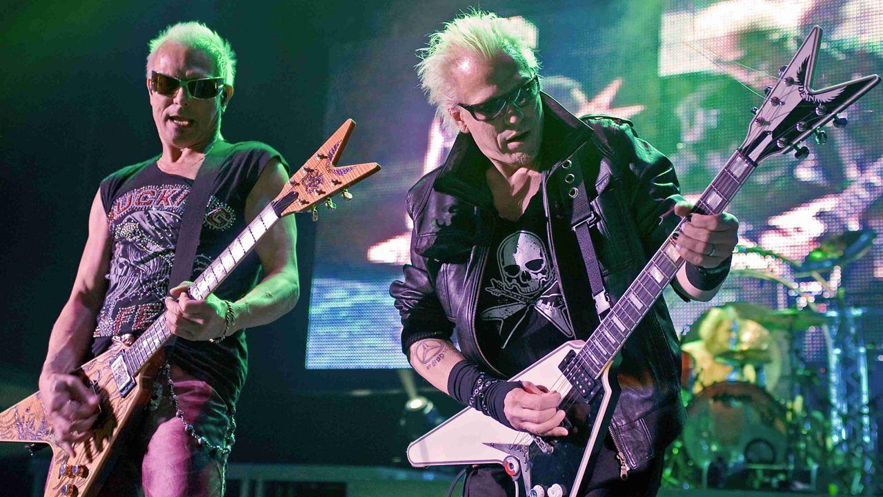 Rudolf (l.) und Michael Schenker beim Konzert der Scorpions in London