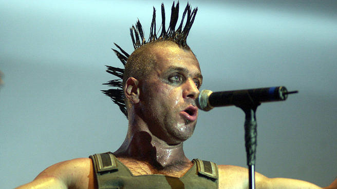 Till Lindemann mit Rammstein im Jahr 2001