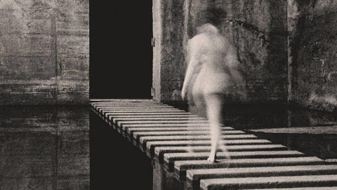 Giver SCULPTURE OF VIOLENCE